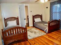 3,000 Sq Ft Historic Colonial Minutes from Okemo with Direct VAST Trail Access - Chambres d’hôtes Mount Holly