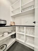 New 4BR Family Home in Greenhill Park, Chartwell - B&B Hamilton