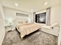 New 4BR Family Home in Greenhill Park, Chartwell - B&B Hamilton