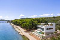 Luxury villa Zara, first row to the sea! - B&B Kali