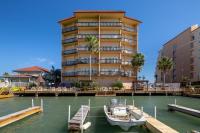 Amazing Bay View, Boat docks, and easy walk to the Beach - Chambres d'hôtes South Padre Island