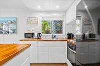 Coastline Tranquility Renovated Elevated Apartment - Ferienwohnung Gold Coast