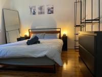 Camera Queen Standard