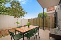 1EM Spacious Abnb 5BR Home With 2 Parking, 5 Minute To Westfield - B&B Brisbane