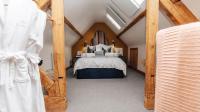 The Little House Luxury Cotswolds Stunning Views - B&B Elkstone