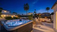 VACATION MARBELLA I Villa Ava, Private Heated Pool, Rooftop Hot Tub, Sauna, Luxury Interior, Close to Golfs, Beaches and Puerto Banus - Chambres d'hôtes Estepona