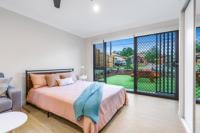 Modern Studio with Garden Views in Shared Home - B&B Brisbane