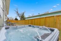 Branson Downtown Beauty - 4 BDR Home Sleeps 15 - B&B Branson