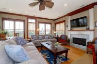 Beautiful Family Home with Private Pool Hot Tub Movie Room & Rooftop Terrace Ocean Views Beach steps away - B&B Isle of Palms