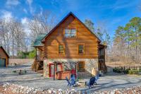 1 Mi to Lake Tillery: Outdoor Retreat w/ Hot Tub! - Chambres d'hôtes Badin