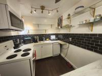 One Bedroom Suite in perfect location Vancouvers Mount Pleasant - B&B Vancouver