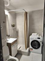 Golden Eight Studio - Ferienwohnung Craiova