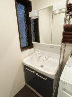 4 min to JR Entire 3BR House w Garage Family Friendly Fast WiFi - Chambres d'hôtes Tokyo