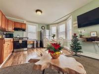 Entire Lovely 3 Bedroom, 2 Bathroom Apartment! 1 Block to the Beach and Boardwalk! - B&B Wildwood