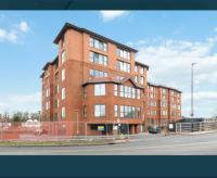 Deluxe 2BR Flat with Cinema, Gym, Parking & Games - Bed and Breakfast New Malden