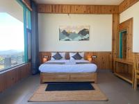 Kamer met Kingsize Bed en Uitzicht op de Bergen