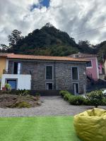 Roots Guesthouse - A - Bed and Breakfast São Vicente
