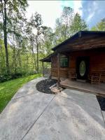 Cozy Cabin with HOTTUB in the GREAT SMOKY MOUNTAINS - Bed and Breakfast Seymour
