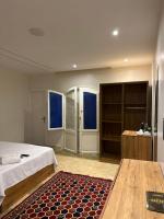 Zweibettzimmer mit Balkon