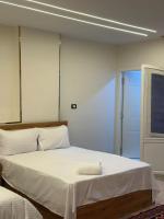 Zweibettzimmer mit Balkon