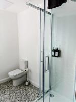 Modern 1 Bedroom Apt 5 near City Centre Parking - B&B Belfast