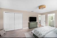 Coastal Escape- 4 Minute Walk to the Beach! - B&B Clearwater Beach