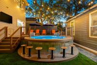 The Backyard Bliss - 4BR Heated Pool & Ping Pong - B&B Austin