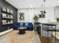 King Bed with Chefs Kitchen and Free Parking - Pets OK - Bed and Breakfast Chicago