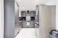 Three-Bedroom House with Two Bathrooms near Tilbury Port - Chambres d’hôtes Tilbury