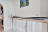Three-Bedroom House with Two Bathrooms near Tilbury Port - Chambres d’hôtes Tilbury
