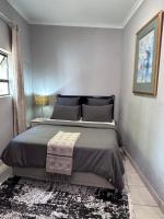 Cozy pool side cottage - Chambres d’hôtes Roodepoort