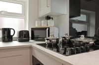 2 Bed Apartment in Chesterfield with FREE parking - Sleeps upto 5 - PERFECT for Workers & Professionals - Hosted by StayHostSave - Chambres d'hôtes Chesterfield