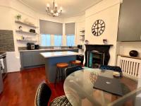 2 Bedroom Luxury Flat in Centre of Muswell Hill - Chambres d’hôtes Londres