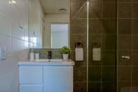 Cozy 3BR in Throsby with courtyard, free wifi and park - Chambres d’hôtes Hearson
