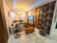 luxury apartment opposite HASSAN 2 MOSQU and FAIR international casablanca and SEA , near downtwn , INTERDIT COUPLES ARAABIC NON MARIÈ, FORBIDDEN UNMARRIED ARAABIC COUPLES , 2 room, 2 living rooms and 2 bathrooms basement car park FREE , apartment with - B&B Casablanca