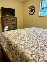 Cozy Cabin with HOTTUB in the GREAT SMOKY MOUNTAINS - B&B Seymour