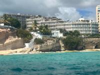 Ocean Bliss: Balcony & Pools & Peloton Bike! - B&B Cupecoy