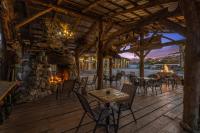 Stonegate Lodge Pool Fire Pits King BedFast WiFi 50in TV Room #209 - B&B Eureka Springs