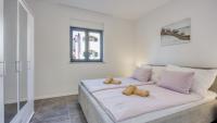 Apartment Adria 2 by Villas Guide - Bed and Breakfast Poreč