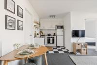 Inner-City Apartment with Pool, Gym & Sauna - Chambres d'hôtes Sydney