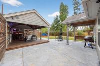 Conroe Family-Friendly 4BR Home with Game Room, Covered Patio & Playset - Chambres d’hôtes Conroe