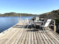 Private oasis with sea view & private jetty SE09154 - Chambres d'hôtes Stillingsön
