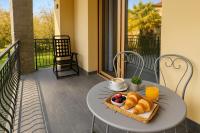 One-Bedroom Apartment with Garden View
