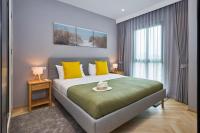 One-Bedroom Apartment with Pool View