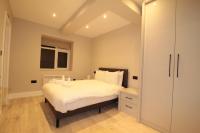 Fantastic two bed Flat With Free Private Parking in Acton - B&B London