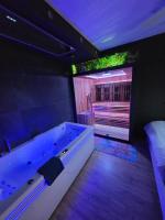 L'Etoile Romantique Balnéo et Sauna Privatifs Parking - B&B Strasburgo