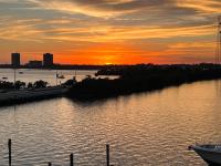 Unique Water Views, free Parking 1bed 1 bath Rooffornomads 416 - B&B Miami Beach