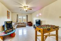 Family Home w/ Games & Fenced Yard in San Antonio! - Chambres d'hôtes San Antonio