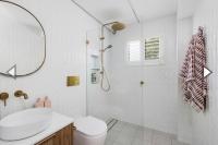 Freshwater Coastal Retreat 3BR Apartment - Bed and Breakfast Freshwater