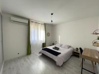 4 bedroom house and pool - B&B Saint-Hilaire-de-Brethmas